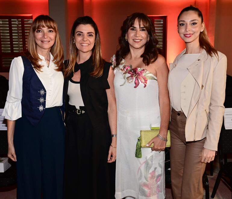 Carla Bacigalupo, Michelle Sorrentino, Alexandra Pettengill y Andrea Ribeiro. 