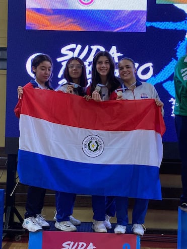 Janine Hanspach, Luciana García, Jimena Cabrera y Ana Paula Gallardo con plata en Sudamérica.