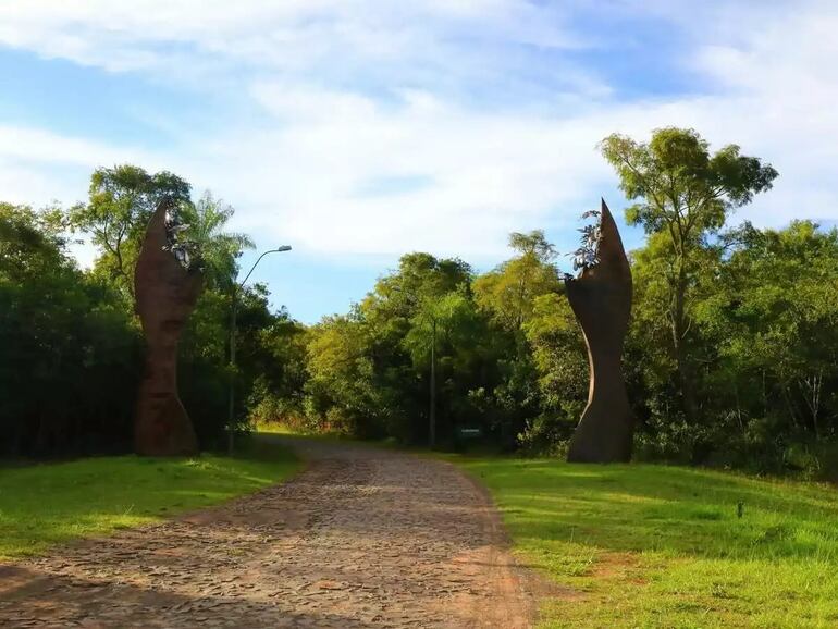 Pórtico del Parque Nacional Cerro Corá.