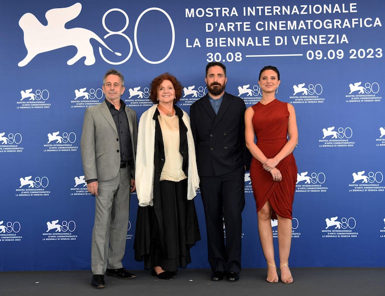 Alfredo Castro, Gloria Munchmeyer, Pablo Larraín y Paula Luchsinger durante la presentación de "El Conde" en Venecia.