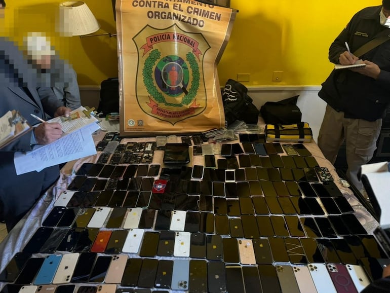 Cera de 200 celulares incautados en hotel del microcentro.