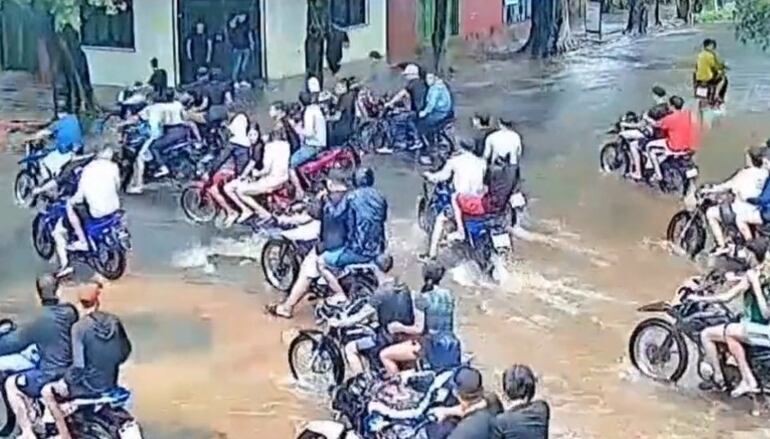 Una manada de motochorros perpetró al menos tres asaltos en Lambaré.