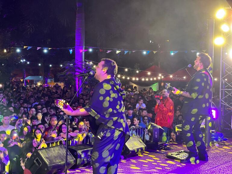 Dani Meza hizo vibrar al público durante la fiesta de San Juan realizado en la ciudad de San Lorenzo.