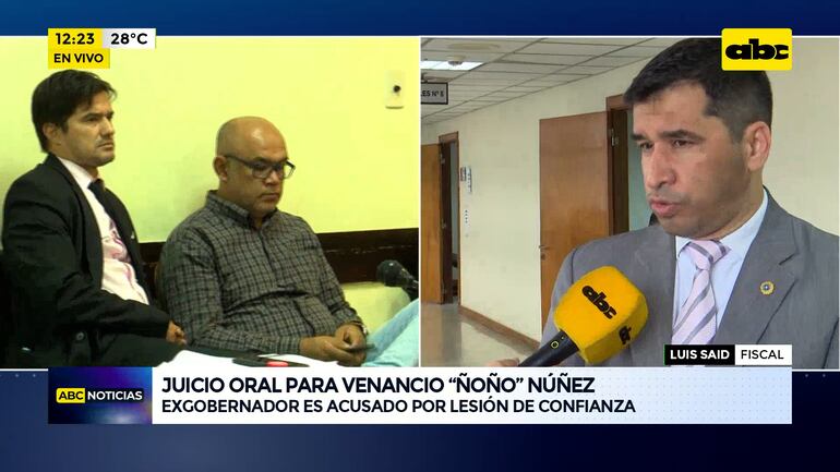 Óscar Núñez y su abogado  Raul Caballero de un lado. Del otro, el fiscal Luis Said.