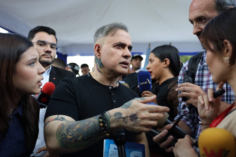 El fiscal general de Venezuela Tarek William Saab habla, en Caracas (Venezuela). Saab anunció que el candidato presidencial de la principal coalición opositora, Edmundo González Urrutia, será citado por tercera vez, en el marco de una investigación en su contra, debido a una supuesta "conspiración" y otros delitos asociados a la denuncia de fraude electoral hecha por el antichavismo.