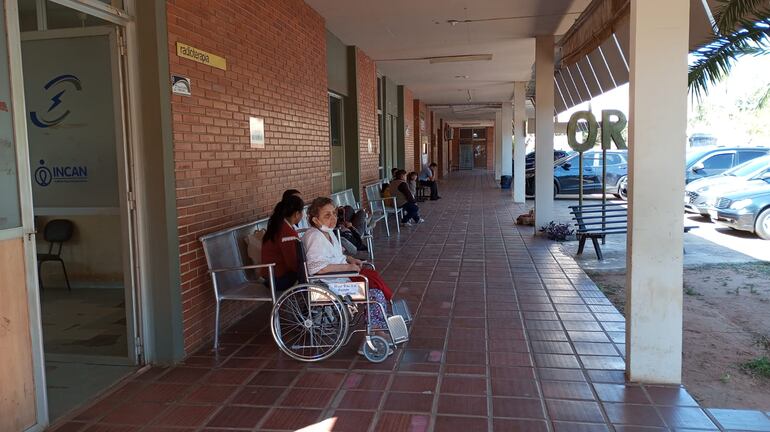 Saltan más pacientes que requieren de medicamentos que el Incan niega.