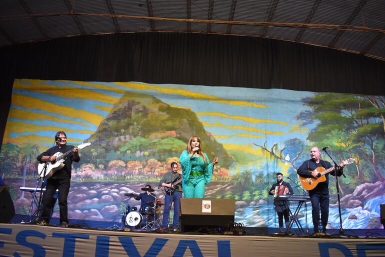 El Grupo Cantares de los hermanos Basaldúa causó sensación en el festival del Takuare´ë.