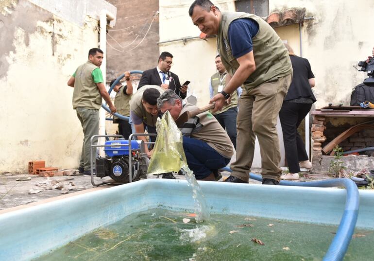 Propietario de vivienda con piscina en el barrio La Encarnación de la capital se expone a una multa de G. 264 millones.