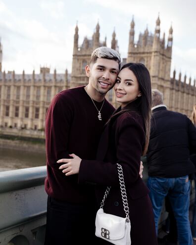 ¡Hermosa parejita! Julio Enciso y Melissa Cardona.