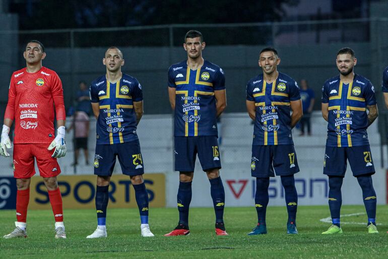 Los jugadores del Sportivo Trinidense en la previa del partido contra Guaraní por las semifinales de la Copa Paraguay 2023.