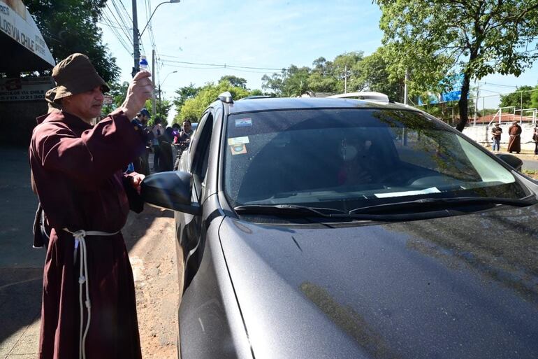 Los Hermanos Franciscanos Capuchinos bendecirán vehículos hoy hasta las 21:00