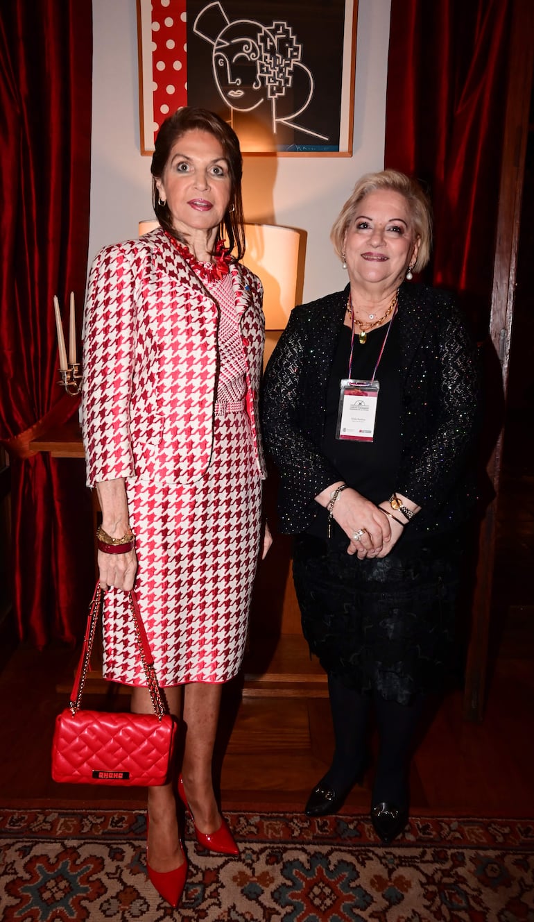 Margarita Morselli junto a Gilda Medina. 