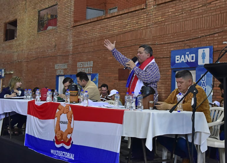 Pulciano Sánchez, "líder social", durante la reunión de la multisectorial que se desarrolló ayer.