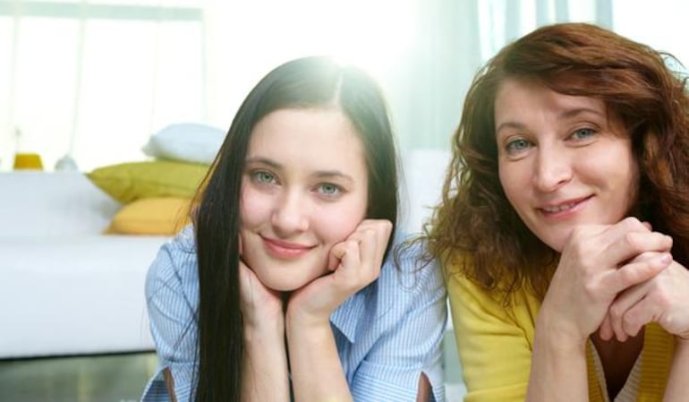 Adolescente con su madre