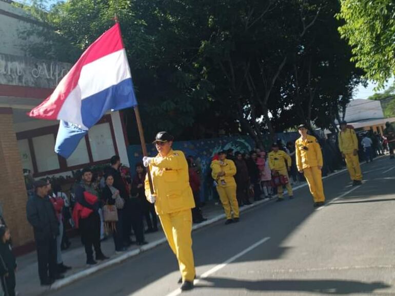 Bomberos Voluntarios del Paraguay K55, también desfilaron en la fecha.