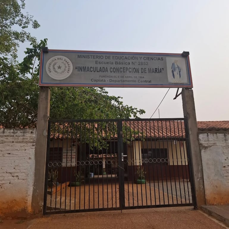 Fachada de la escuela básica Inmaculada Concepción de María de Capiatá.