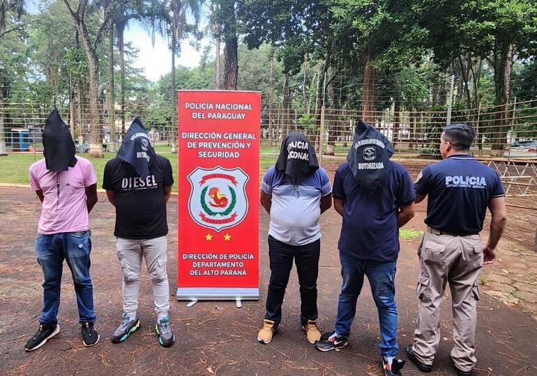 Falsos comerciantes fueron detenidos tras presunta coacción a turistas