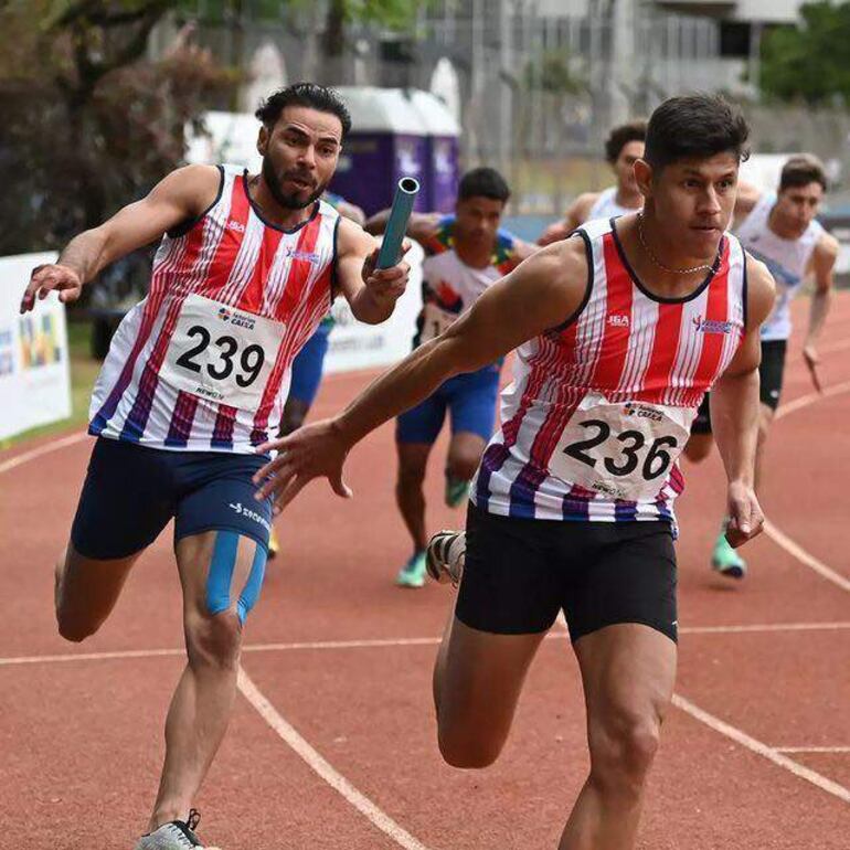 Fredy Maidana (29 años) y Misael Zalazar (27) de la posta 4x100 se llevaron plata del GP de Mar de Plata, Argentina.