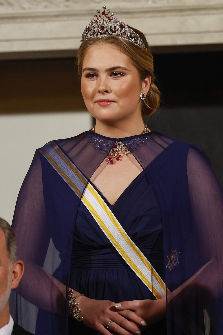 La princesa heredera de Países Bajos, Catalina Amalia de Orange, durante la cena de gala con motivo de la visita de Estado de los reyes de España a su país. (EFE/ Chema Moya)
