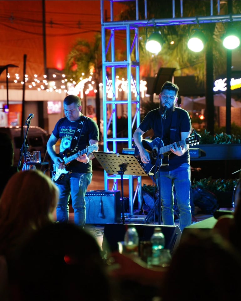 Los del Boulevard es una banda tributo a Joaquín Sabina que cumple 16 años en la escena local.