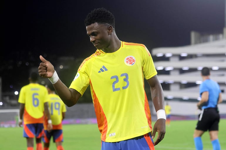 Neiser Villarreal fue la gran figura de Colombia, anotó tres goles