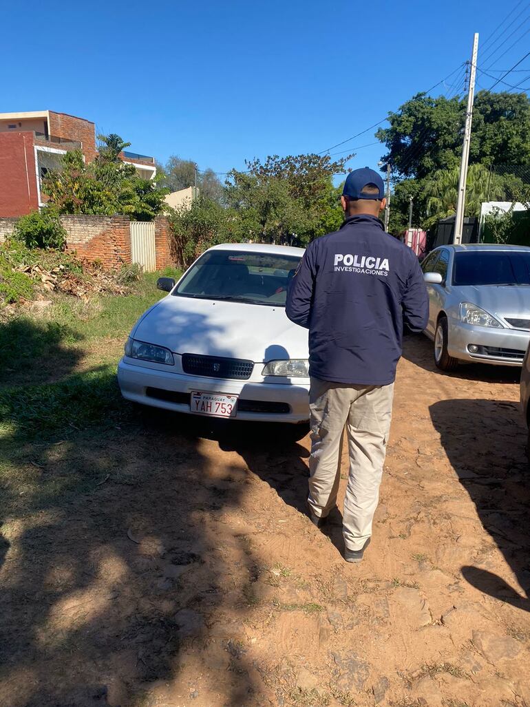 Auto del que se habría ejecutado el disparo que acabó con la vida del motochorro.