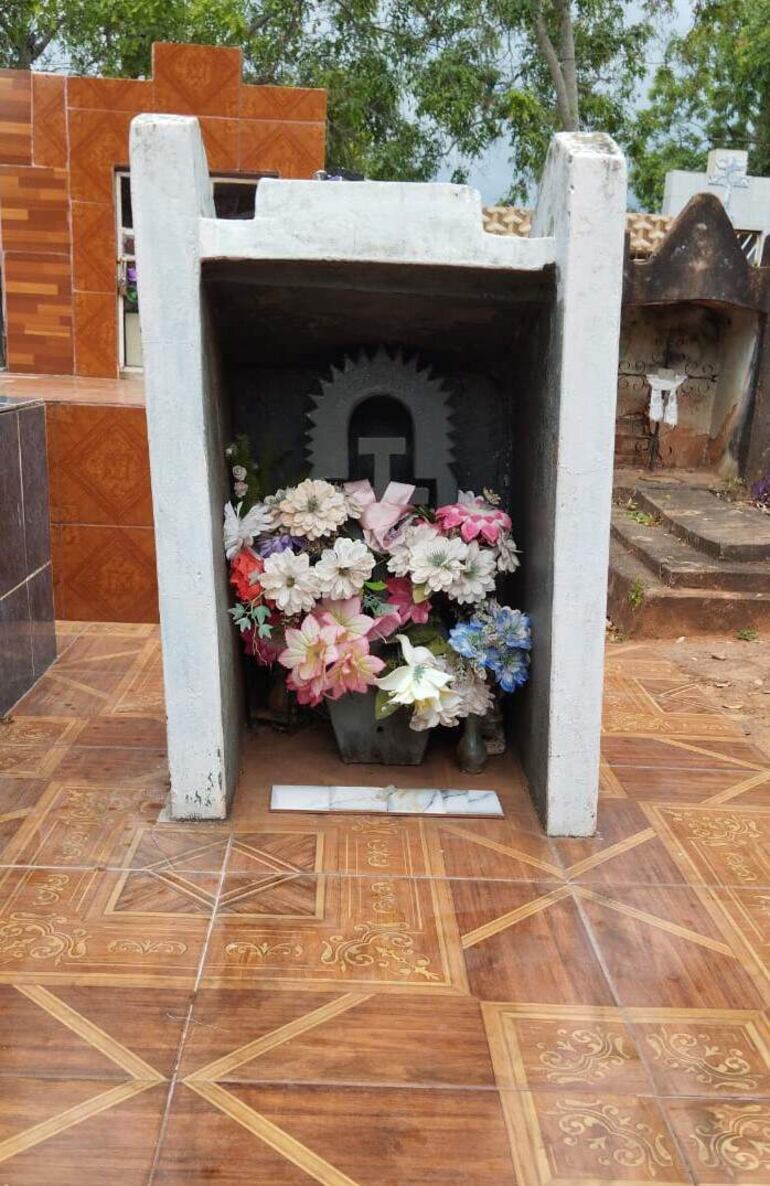 En el cementerio de Beni Loma, fue enterrado el cuerpo de la niña de cinco años encontrada muerta hace 66 años.