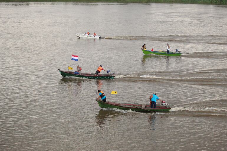 La carrera con bote es uno de los atractivos durante la fiesta fundacional y patronal de la ciudad.