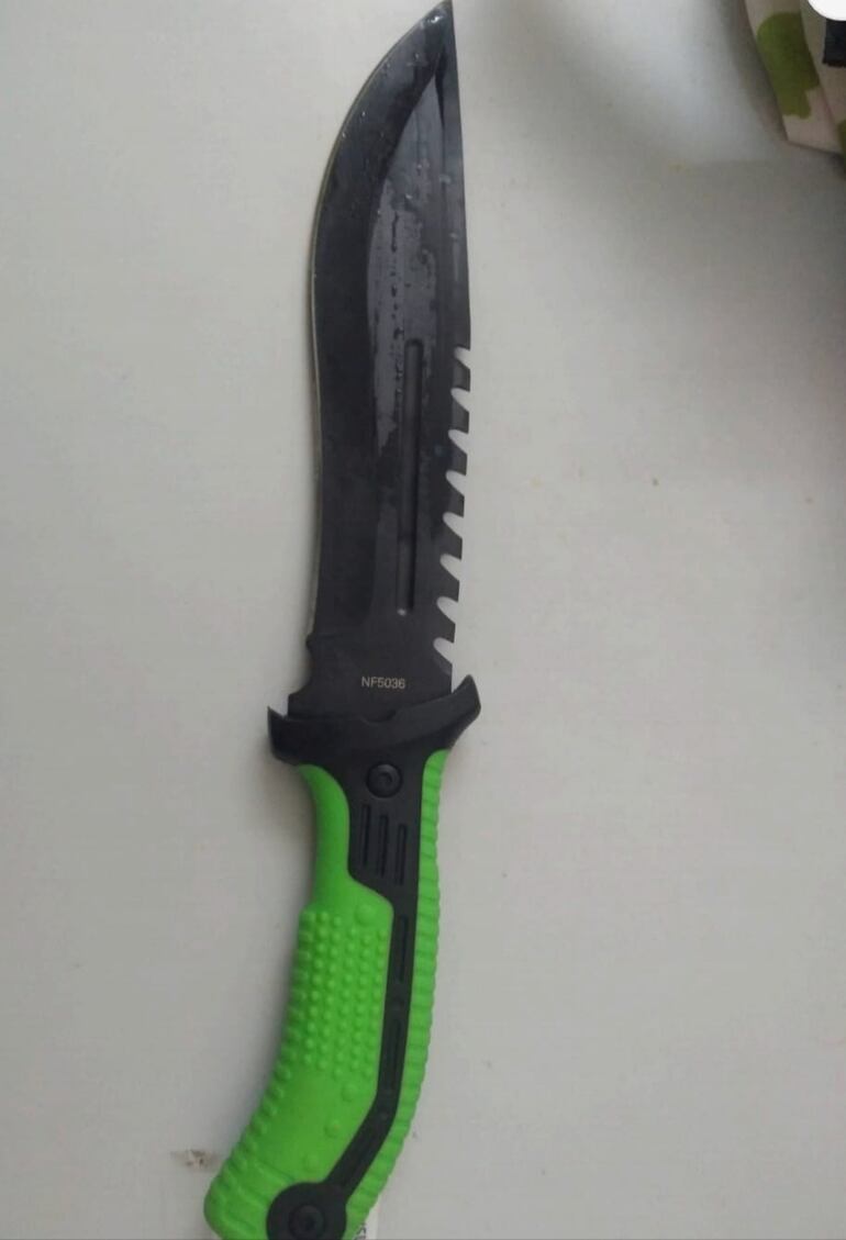 cuchillo de 30 cm con mago verde