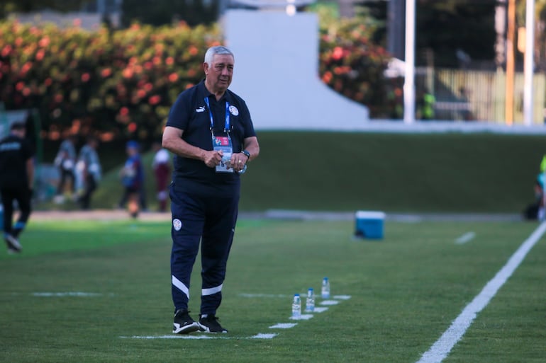 Carlos de los Santos Jara Saguier (73 años), seleccionador nacional sub 23. (Foto: APF)