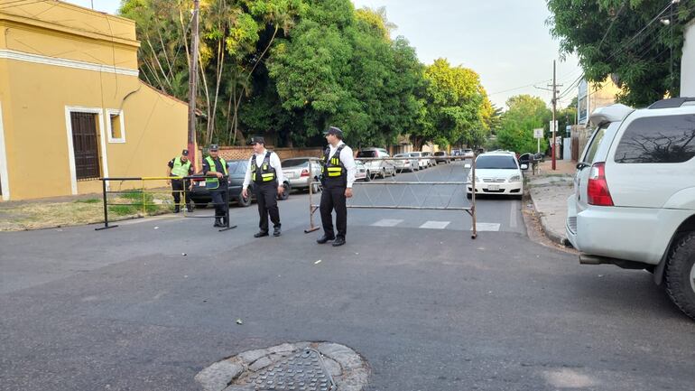 Calles permanecen cerradas tras fuga de amoniaco en San Lorenzo.