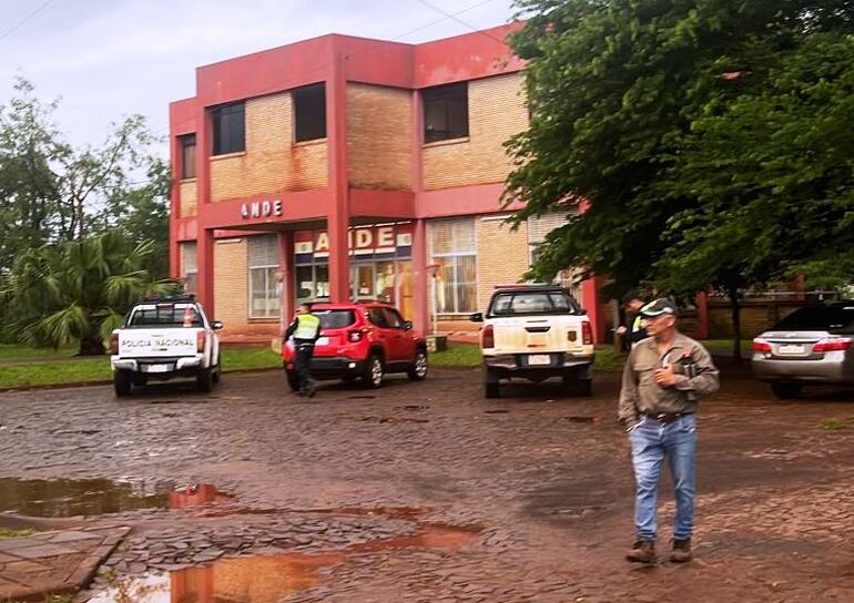 Agentes policiales de la Comisaría jurisdiccional llegaron al lugar para el procedimiento de rigor.