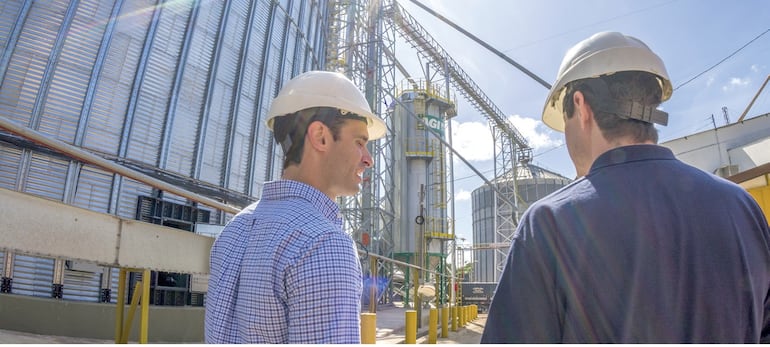 Especialistas de la fábrica de Pechugon trabajan por la elección de la mejor tecnología para una producción de alta calidad.