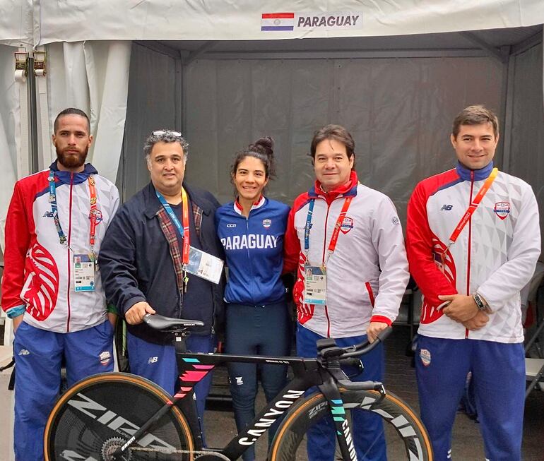 Agua Marina Espínola y su staff en los Juegos Panamericanos 2023.