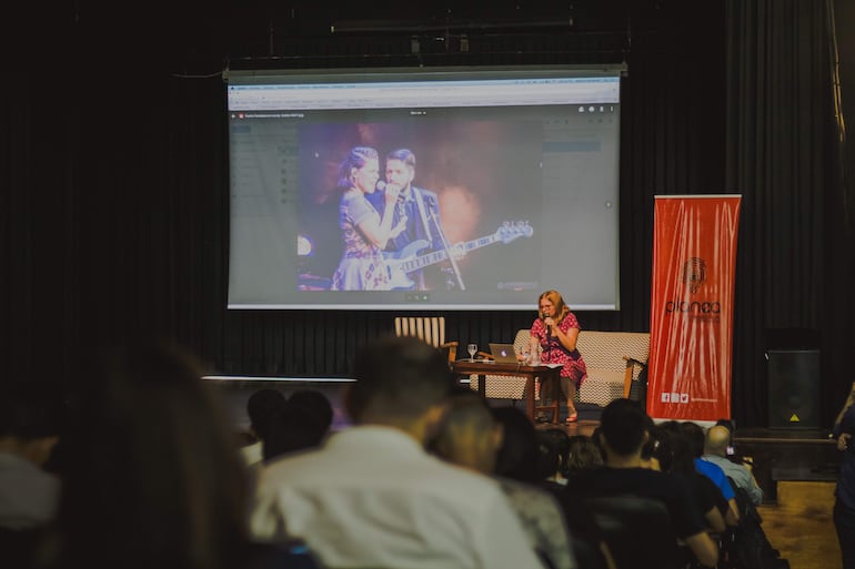 Cranea Música es un espacio de aprendizaje y reflexión en torno a la industria de la música.