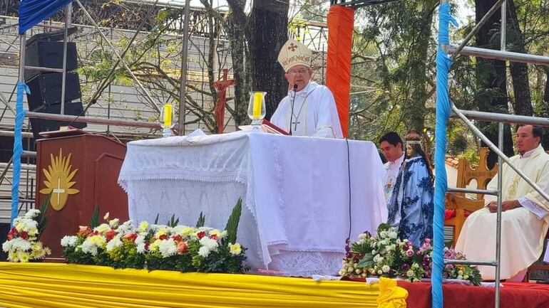 La misa central en honor de San Joaquín y Santa Ana fue presidida por el monseñor Juan Bautista Gavilán.