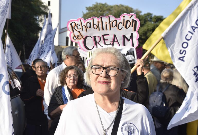 Una mejor atención para los adultos mayores fue uno de los pedidos realizados por los manifestantes. 