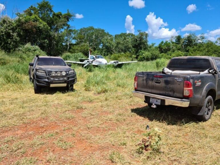 La aeronave bi-motor que fue incautada en el operativo realizado en 2021 en la estancia El Tigre.