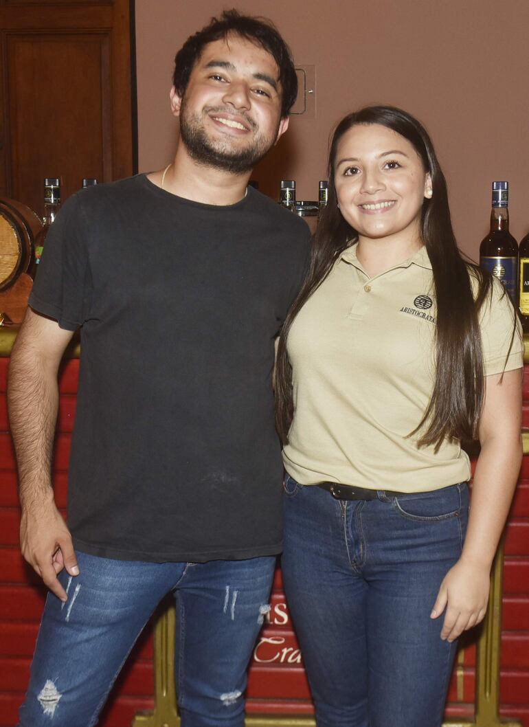 Gustavo Melgarejo y Camila Frutos.