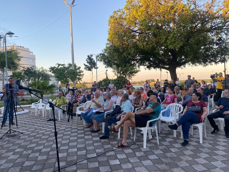 Ciudadanos se autoconvocaron en defensa de la Plaza de los Desaparecidos