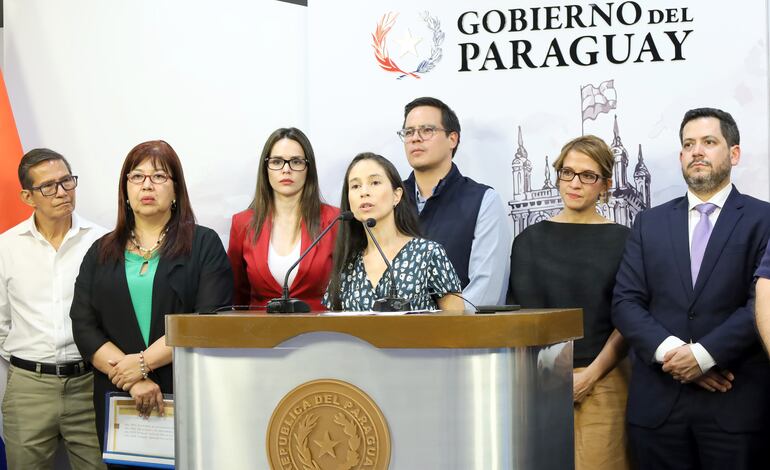 Karina Silva egresada de odontología y representante del consejo superior universitario que participó de la reunión con el Gobierno de Santiago Peña sobre Arancel Cero.