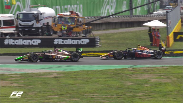 El monoplaza del PHM AIX Racing (24) del piloto paraguayo Joshua Duerksen en la carrera sprint de la Fórmula 2 de la FIA en el Autódromo Nacional de Monza, en Moza, Italia.