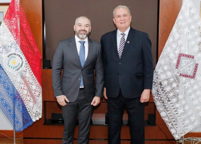 El fiscal general del Estado, Dr. Emiliano Rolón Fernández, recibió este miércoles la visita protocolar del representante del gremio de abogados ante el Consejo de la Magistratura, Dr. Enrique Berni.