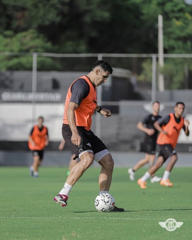 Diego Francisco Viera Ruiz Díaz (32 años), zaguero central que está para volver a la titularidad en el Gumarelo. (Foto: Libertad)