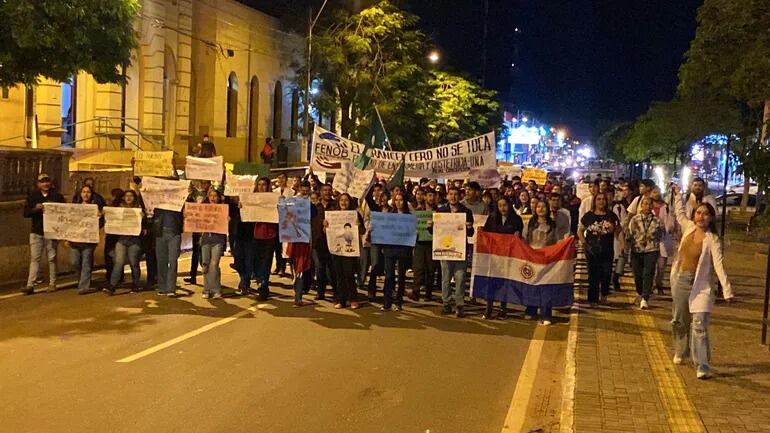 marcha en la Universidad Nacional de Concepción
De	rene.gonzalez <rene.gonzalez@abc.com.py>
Destinatario	foto@abc.com.py
Fecha	20-04-2024 17:46 20-04--2024