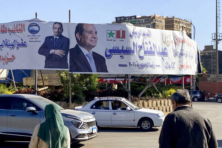 Miles de carteles con la cara del presidente egipcio, Abdelfatah al Sisi, inundan las calles de El Cairo.