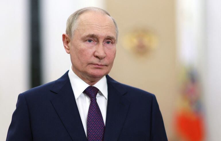 Vladimir Putin. El presidente ruso, Vladímir Putin, y su homólogo palestino, Mahmud Abás, debatirán este martes temas de cooperación bilateral e intercambiarán opiniones sobre el conflicto palestino israelí y la catástrofe humanitaria en la franja de Gaza, confirmó hoy la Presidencia rusa en un comunicado.