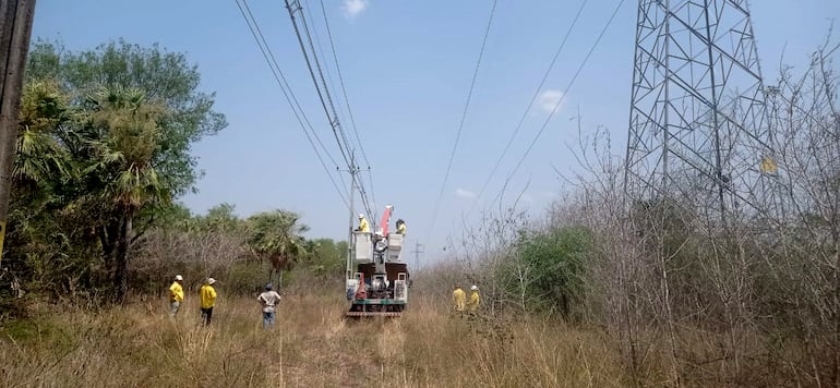 La falta de una subestación y el largo recorrido de las 2 líneas de media tensión en el Alto Paraguay serían las causas de los cortes de energía.