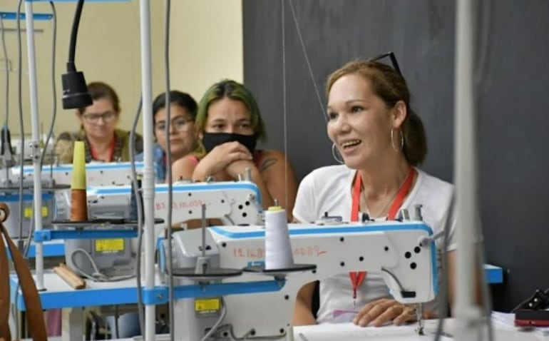 Mujeres emprendedoras. Desde la AFD señalan que unas 41.000 mujeres han sido beneficiadas con financiamientos de largo plazo para apalancar negocios, vivienda y hasta estudios.