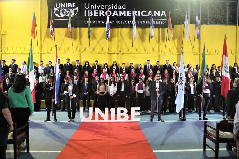 Estudiantes de la UNIBE asumieron un compromiso universitario.